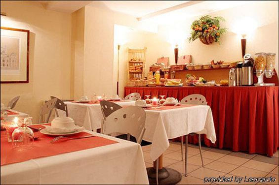 ปาวีลลอง วีลลิเย่ร์ เอตวล โอแตล Hotel ปารีส ร้านอาหาร รูปภาพ